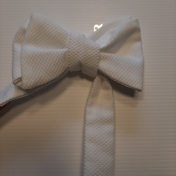 Carrot & Gibbs Bow Tie - Picture 6 of 6